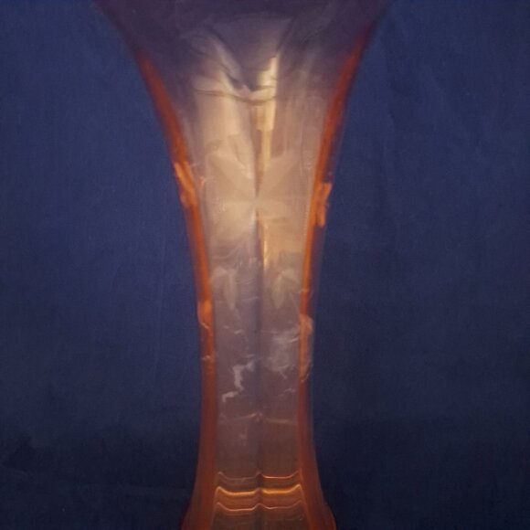 Vintage Pink Depression Glass Vase Etched Floral Design Fluted Rim - Picture 4 of 16